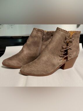 🤎Qupid Tan Lt Brownish side stitch block heeled ankle boots faux leather Sz 8🤎